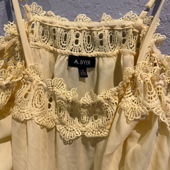 Yellow off the shoulder top w/ lace accents - Size S - Picture 6 of 8